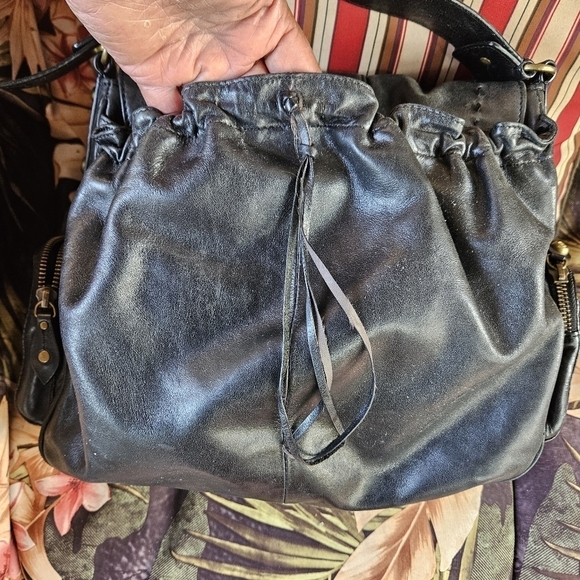 Francesco Biasia Black Patent Leather Shoulder Bag - Picture 3 of 16